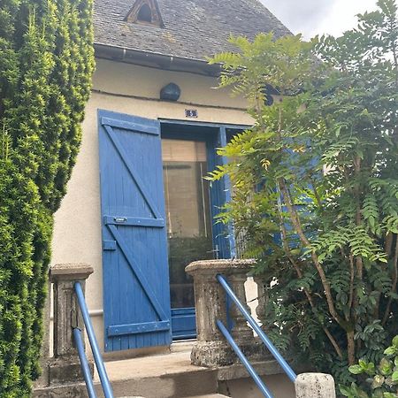 Gite Au Coeur De La Ville Ancienne Террассон-Лавільдьє Екстер'єр фото